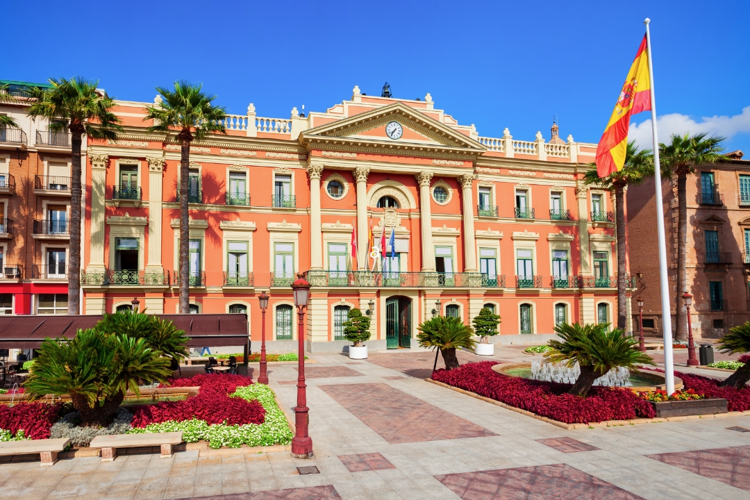 LOS AYUNTAMIENTOS SOLO PUEDEN SANCIONAR POR INFRACCIONES EN VÍAS URBANAS